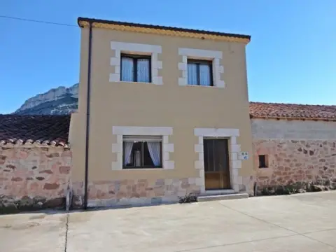 Terraced house in Cascajares de La Sierra