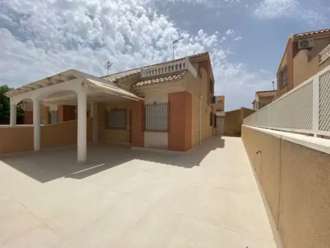 Casa adosada en Torre de la Horadada