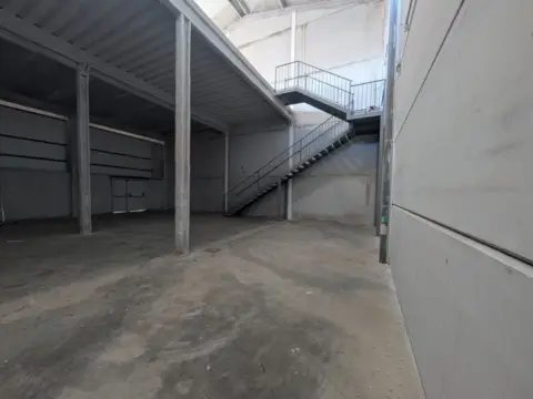 Nave industrial en Nuevo Parque-Los Rosales-Tráfico Pesado