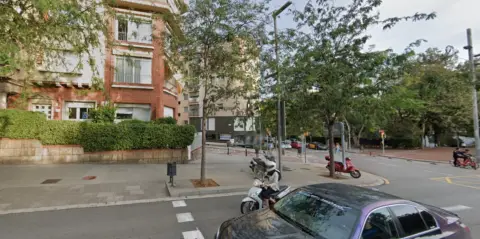 Edificio en Les Tres Torres