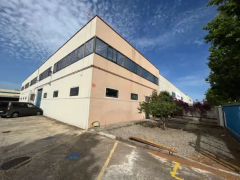 Nave industrial en Mestral