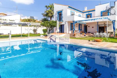 Chalet en calle Almadrabas, 32