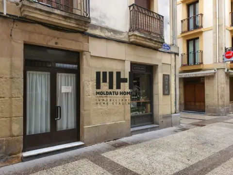 Local comercial en Parte Vieja-Alde Zaharra
