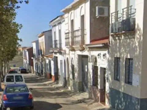 Casa adosada en Valverde del Camino