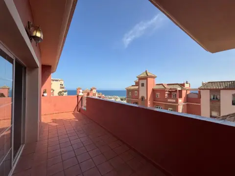 Apartamento en Urbanización El Hacho-La Duquesa Golf