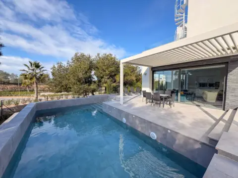 Casa en Dehesa de Campoamor-Aguamarina