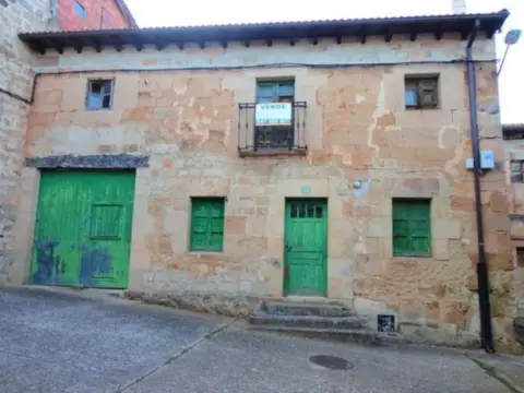 Chalet en calle de la Iglesia, 63