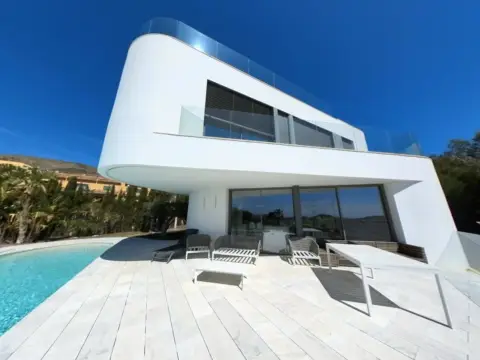 Chalet en Urbanización Golf Bahía