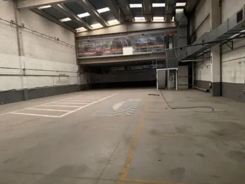 Nave industrial en Valdelacasa