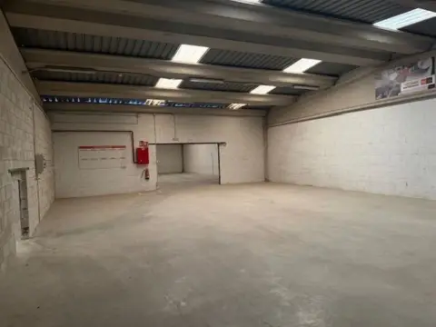 Nave industrial en Valdelacasa