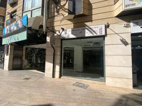 Local comercial en Plaza Cetina, 3