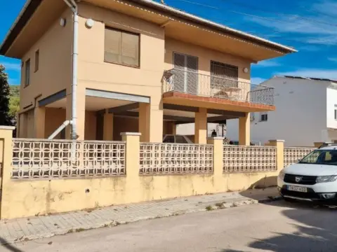 Chalet en Cornudella del Penedès