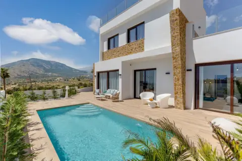 Chalet en Urbanización Golf Bahía