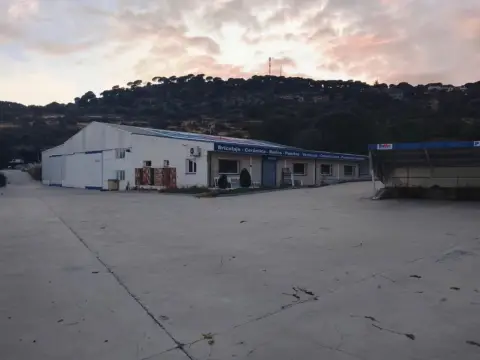 Nave industrial en El Hoyo de Pinares