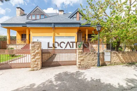 Chalet en Santa María de la Alameda