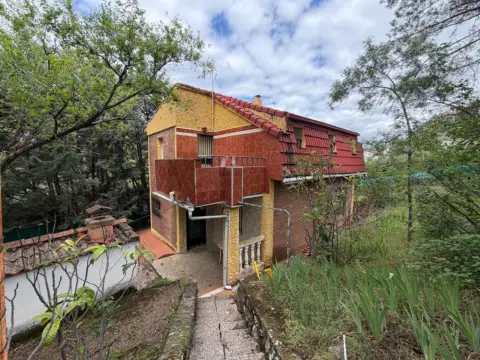 Chalet en Urbanización La Suiza Española