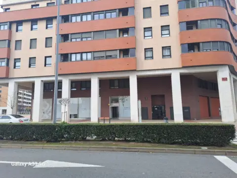 Local comercial en Universidad-Los Lirios
