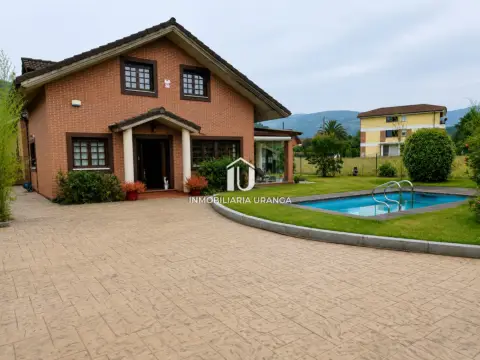 Chalet en El Puente