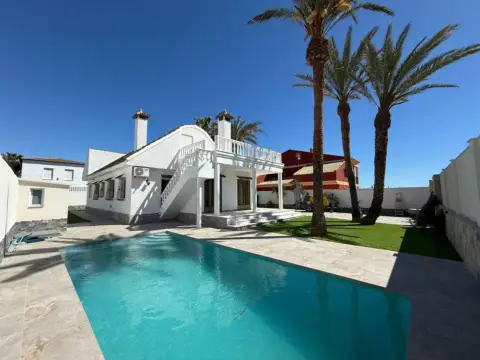 Chalet en Cabo Roig-La Zenia-La Regia