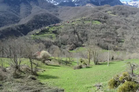 Finca rústica en Carangas (Ponga)