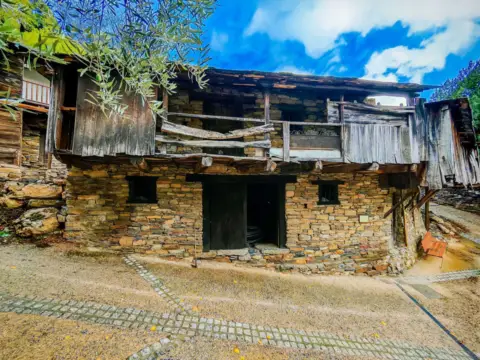 Casa en Flores del Sil-La Martina