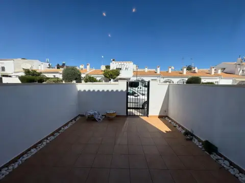 Casa adosada en Las Filipinas-Villamartín-Canal Norte