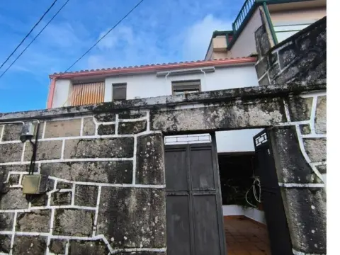 Casa adosada en A Carreira (Lobios)
