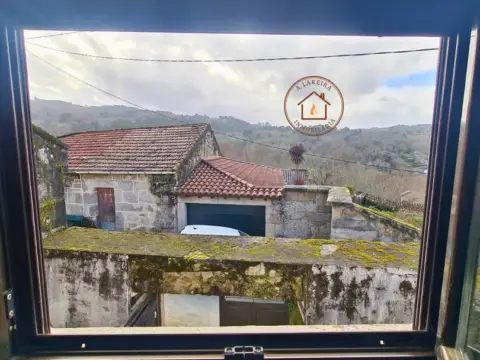 Casa adosada en A Carreira (Lobios)