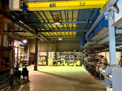 Nave industrial en El Alisal-Cazoña