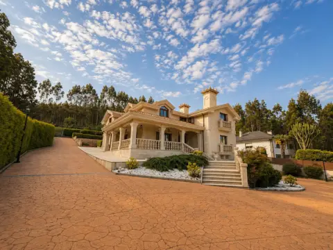 Chalet en Rúa Melchor de Velasco, 17