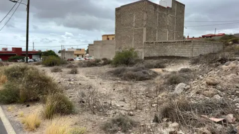 Terreno en calle Montañitas, nº 32