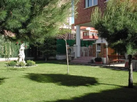 Chalet en Montecanal-Valdespartera-Rosales del Canal