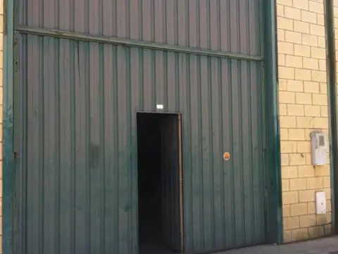 Nave industrial en Nuevo Parque-Los Rosales-Tráfico Pesado