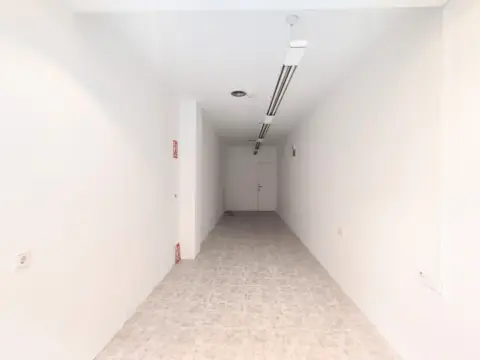 Local comercial en Ensanches - Zabalguneak