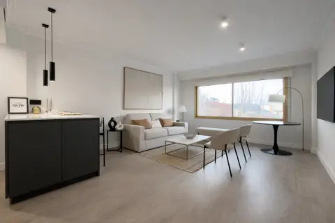 Dúplex en calle de la Infanta María Teresa, 7