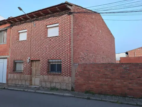 Casa adosada en Puebla de Don Rodrigo