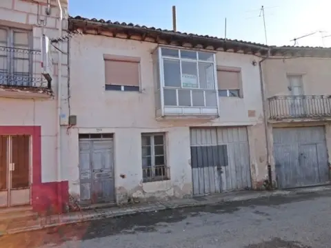 Casa adosada en Hontoria del Pinar
