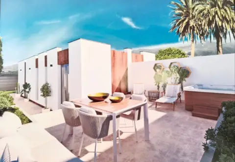 Casa adosada en calle Jack Lewis, 1