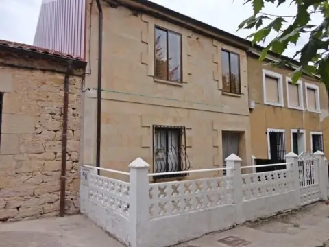 Chalet en Regumiel de La Sierra