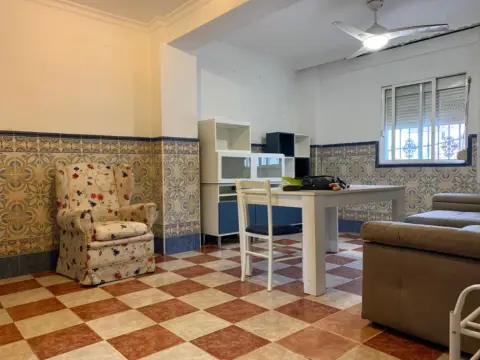 Chalet en Nuevo Parque-Los Rosales-Tráfico Pesado