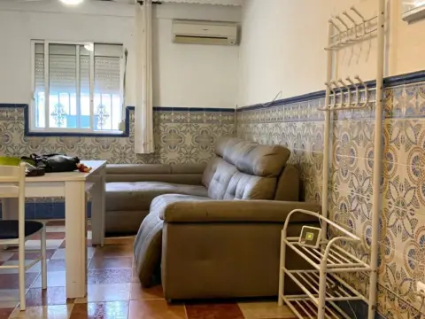 Chalet en Nuevo Parque-Los Rosales-Tráfico Pesado