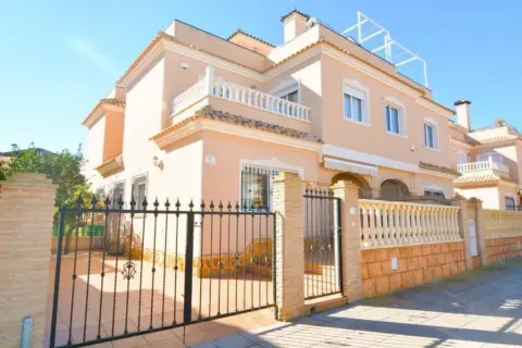 Casa adosada en Torre de la Horadada