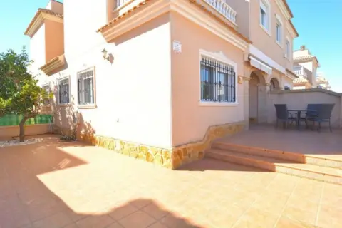 Casa adosada en Torre de la Horadada