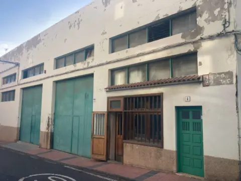 Nave industrial en Playa del Hombre-Taliarte-Salinetas