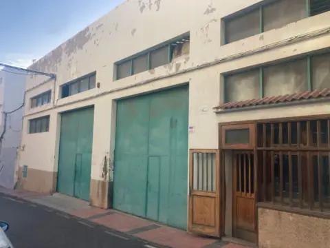 Nave industrial en Playa del Hombre-Taliarte-Salinetas