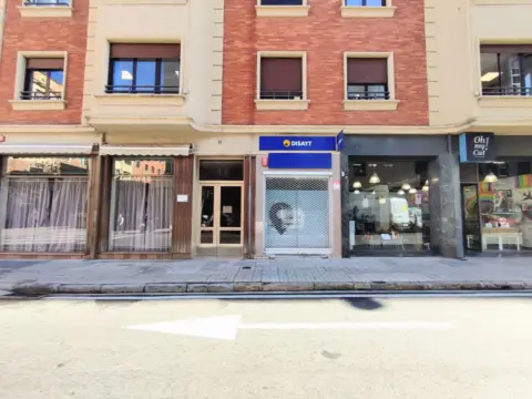 Local comercial en Ensanches - Zabalguneak