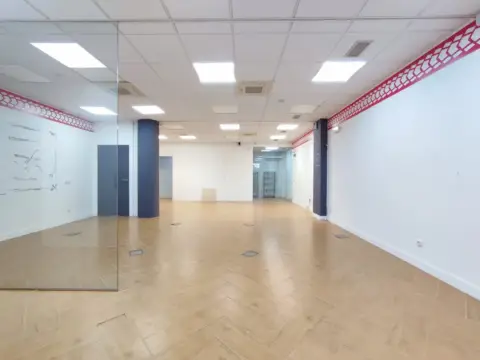 Local comercial en Sarriguren