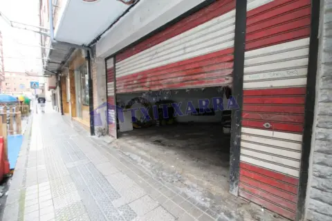 Local comercial en calle de Miguel de Cervantes, 12