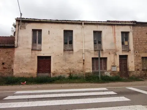 Chalet en calle de la Dehesilla, 17