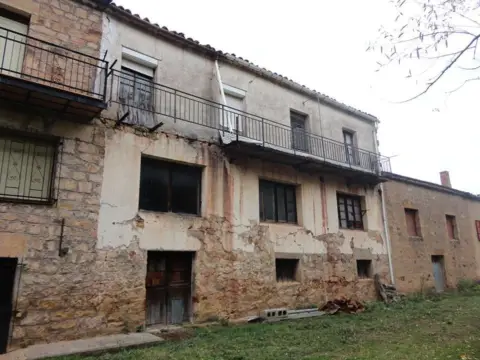 Chalet en calle de la Dehesilla, 17